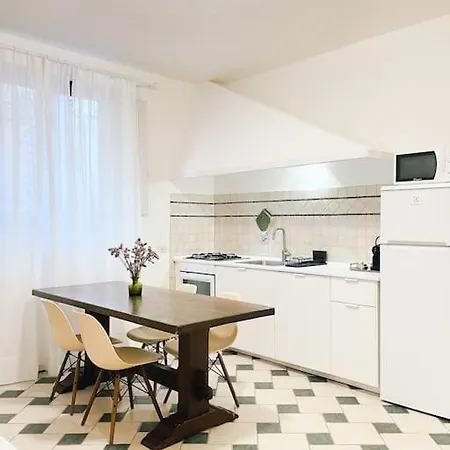 Ivy Apartment *