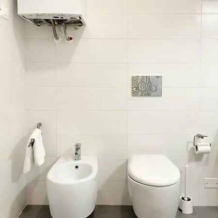 Ivy Apartment *